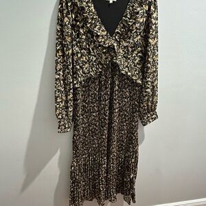 Chic Black and Cream Floral Long Sleeve Dress